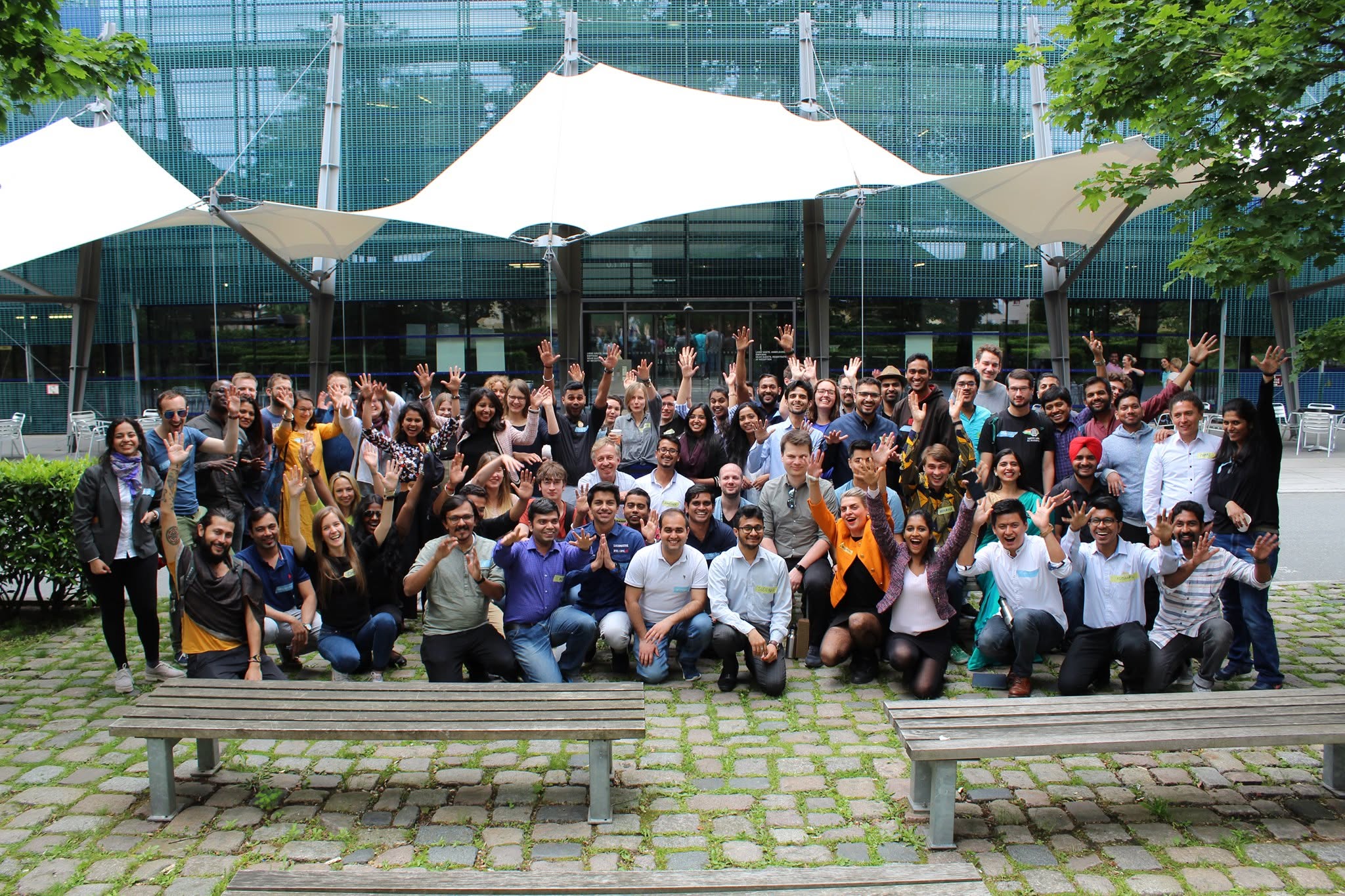 IndiAlumni members together